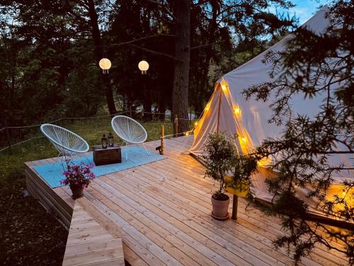 tent romantica a b&b in a luxury glamping style