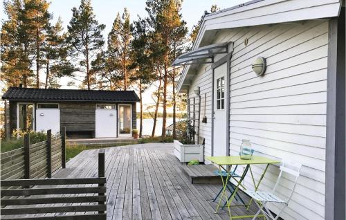 Gorgeous Home In Vikbolandet With Wifi